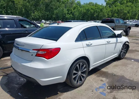 2014 Chrysler 200 Touring z USA, uszkodzony, nr VIN 1C3CCBBG9EN152089